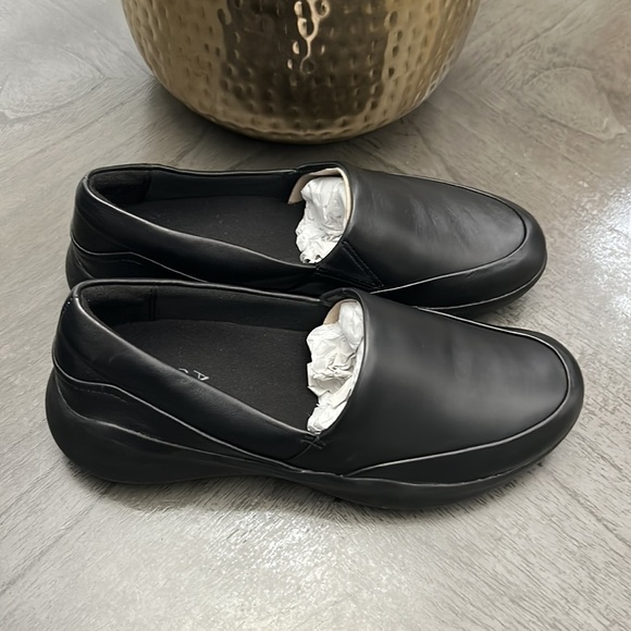 Naturalizer Slip-On Leather Sneakers - Ease - Picture 5 of 11